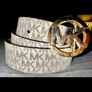 Michael Kors Reversible Signature with Logo Buckle Belt